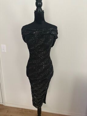 Vtg 90’s bdarlin Black Off-Shoulder Sequin Bodycon Dress